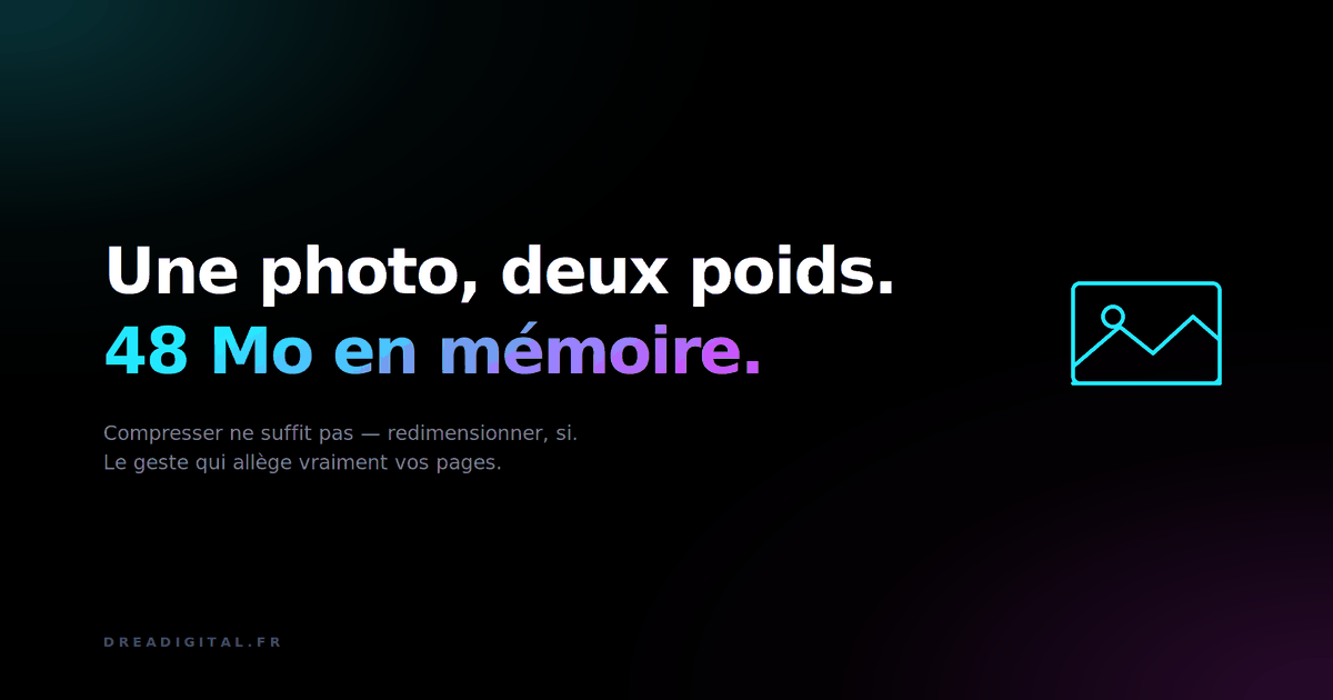 Une photo de smartphone sur fond noir, son poids de fichier d'un côté et son occupation mémoire de l'autre, bien plus grande.